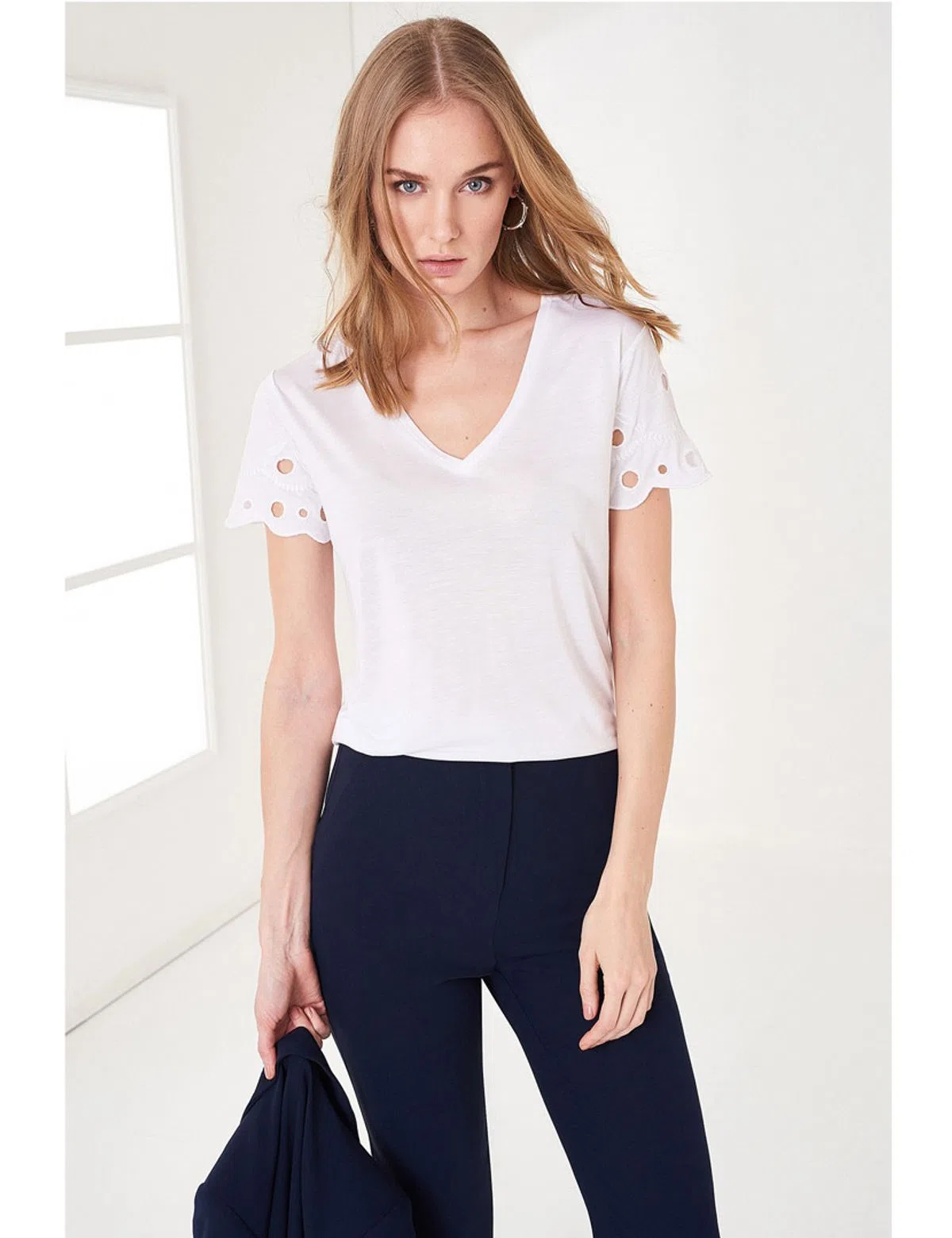 T-Shirt decote em V Branco