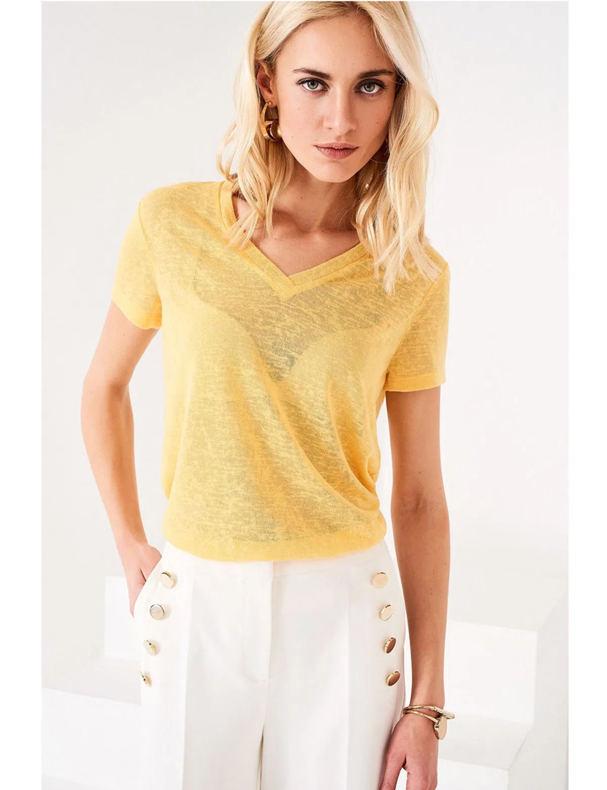 T-Shirt decote em V Amarelo