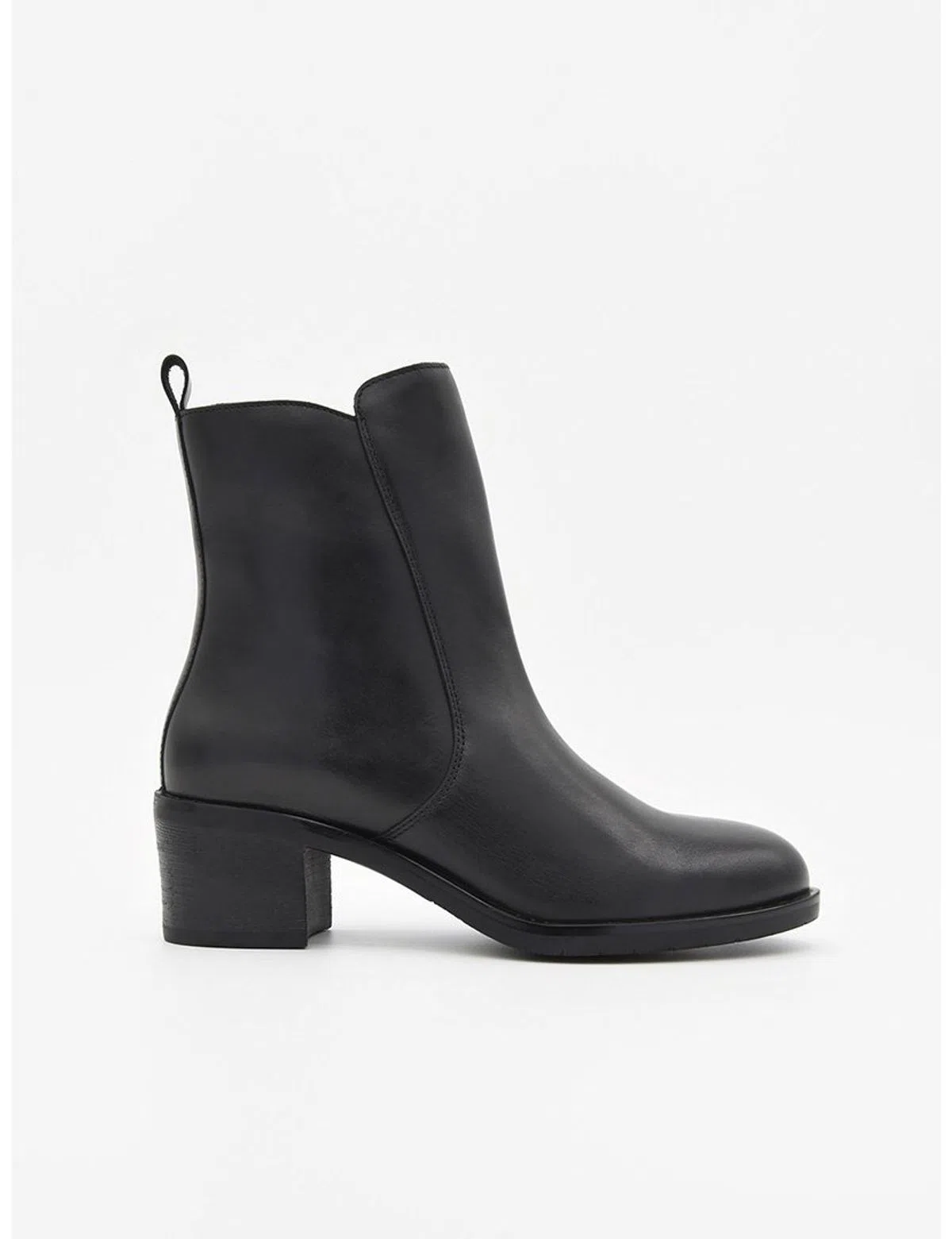 Botins com Salto Preto