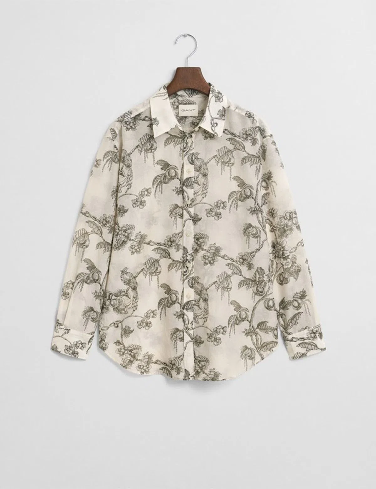 Camisa de satén verde con estampado de árboles