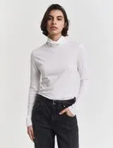 Suéter Beige de Cuello Alto