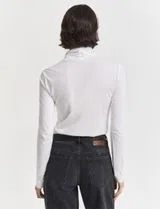 Suéter Beige de Cuello Alto