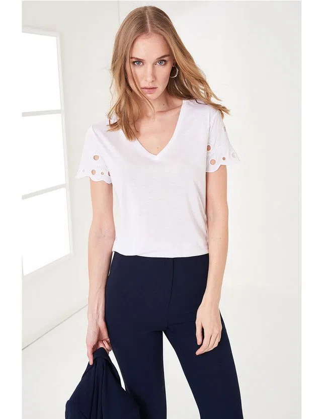 T-Shirt decote em V Branco