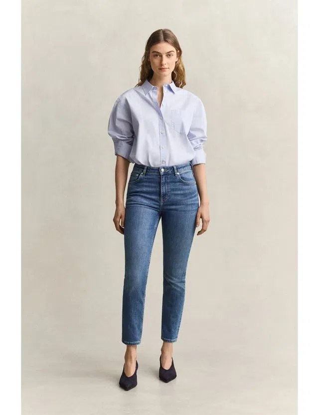 Cropped Slim Fit Jeans in Blue