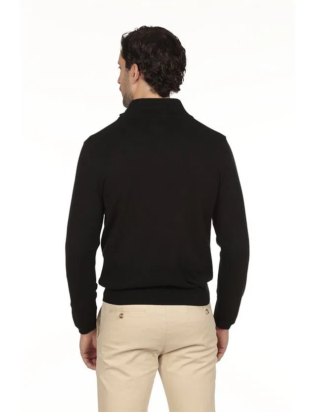 Cardigan Negro con Cierre Regular